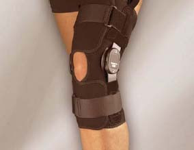 MEDI HINGED KNEE WRAP AIRTEX TÉRDRÖGZÍTŐ M-es